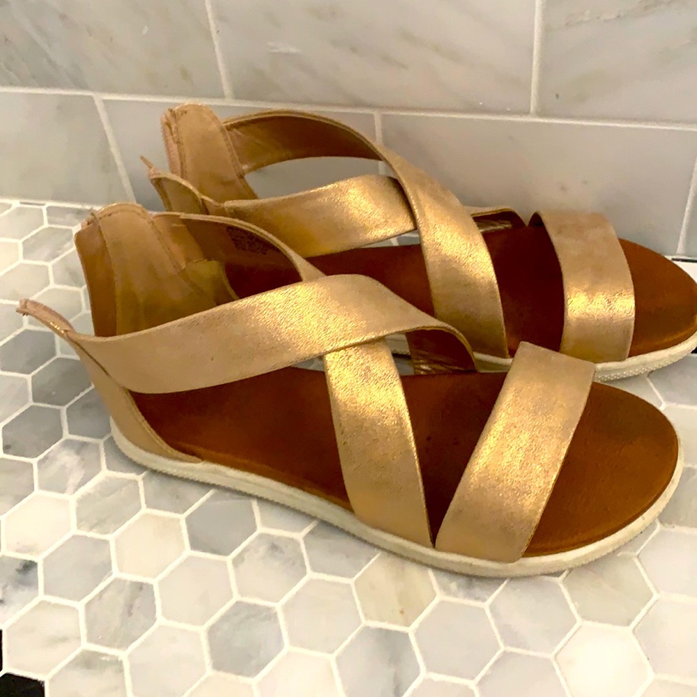 Casual sandal/ dress shoes with cross straps